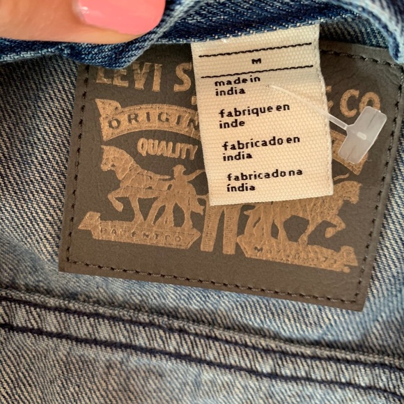 Levi’s Denim Jacket - Picture 3 of 3